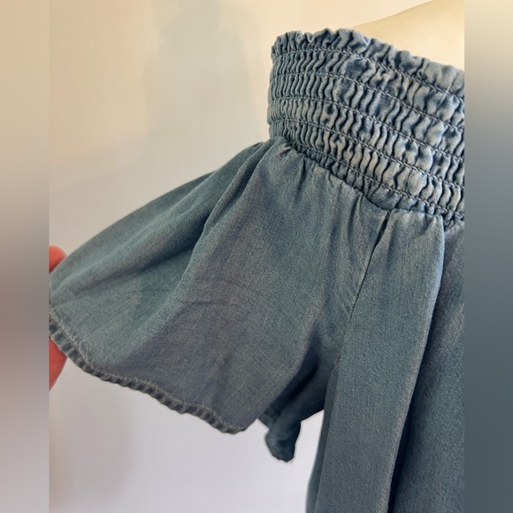 Old Navy NWT Off the Shoulder Chambray Top - Picture 3 of 6